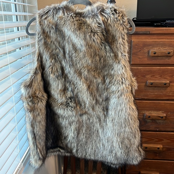 Evy’s Tree Faux Fur Vest - Picture 4 of 4